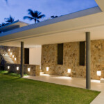 illustration maison avec jardin et luminères