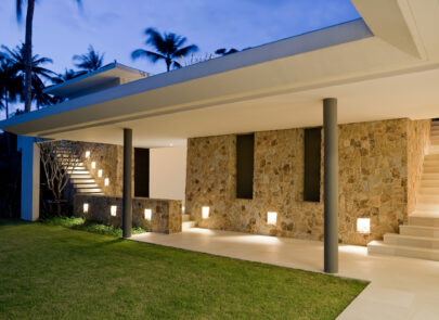 illustration maison avec jardin et luminères