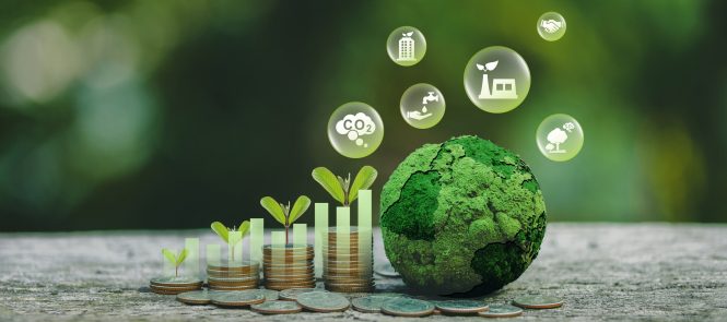 Croissance verte des entreprises. Financement des investissements durables, fonds ESG ou fonds de durabilité. Un arbre pousse sur un tas de pièces de monnaie, accompagné d'un graphique et d'un globe terrestre vert orné d'icônes.